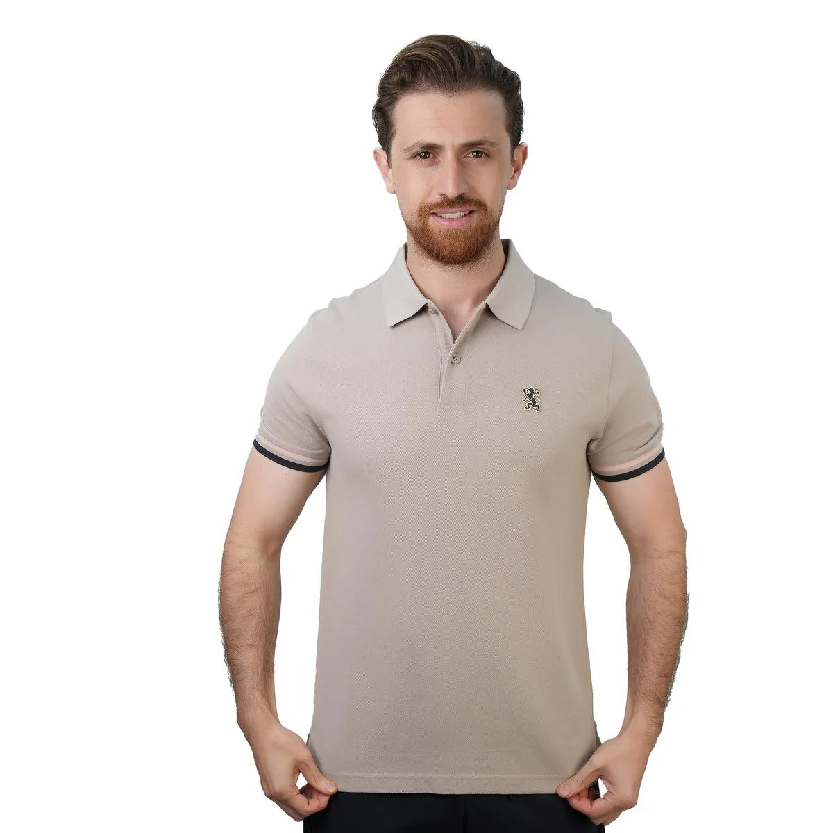 قميص بولو قطني بيكيه بياقة محبوكة مسطحة وأكمام قصيرة وقصة ضيقة مطرزة بلون سادة