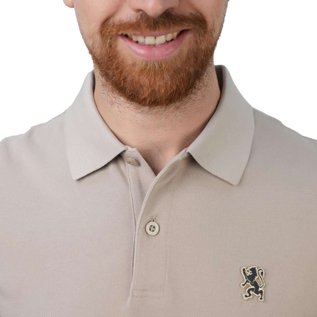 قميص بولو قطني بيكيه بياقة محبوكة مسطحة وأكمام قصيرة وقصة ضيقة مطرزة بلون سادة