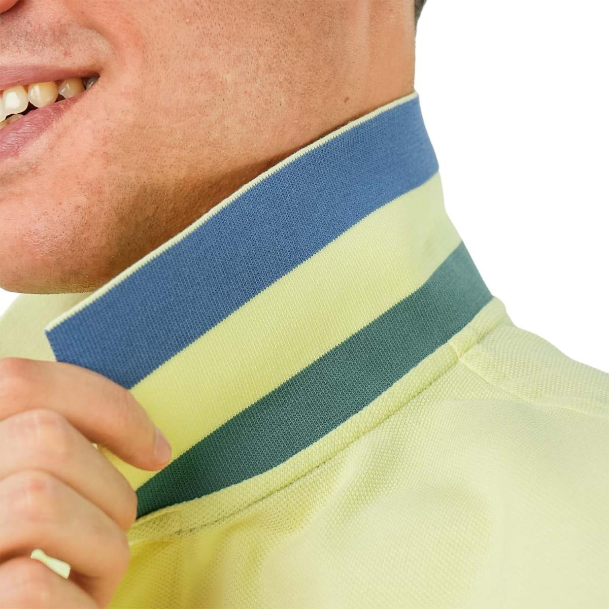 قميص بولو قطني بيكيه بياقة محبوكة مسطحة وأكمام قصيرة وقصة ضيقة مطرزة بلون سادة