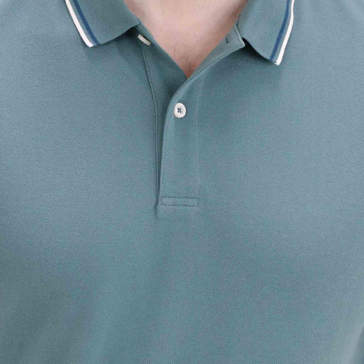 قميص بولو قطني/ليكرا بيكيه بياقة محبوكة وأكمام قصيرة وقصة ضيقة بلون موحد