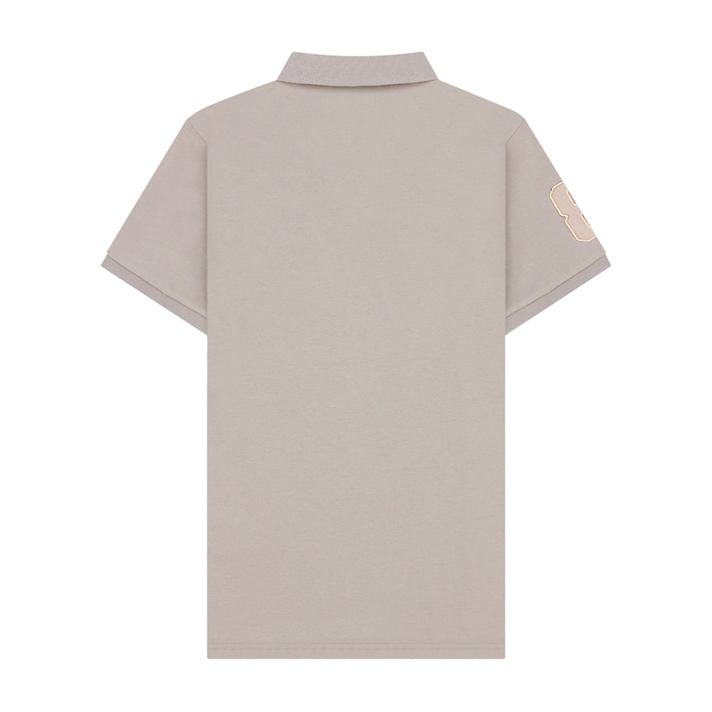 قميص بولو قصير الأكمام بتطريز جريء، مصنوع من القطن/ليكرا بيكيه، بياقة محبوكة