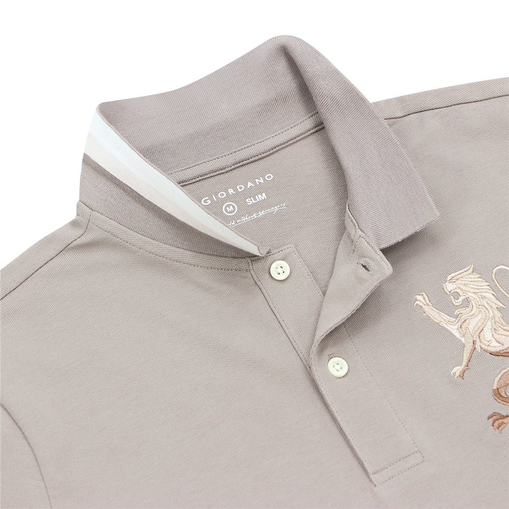قميص بولو قصير الأكمام بتطريز جريء، مصنوع من القطن/ليكرا بيكيه، بياقة محبوكة