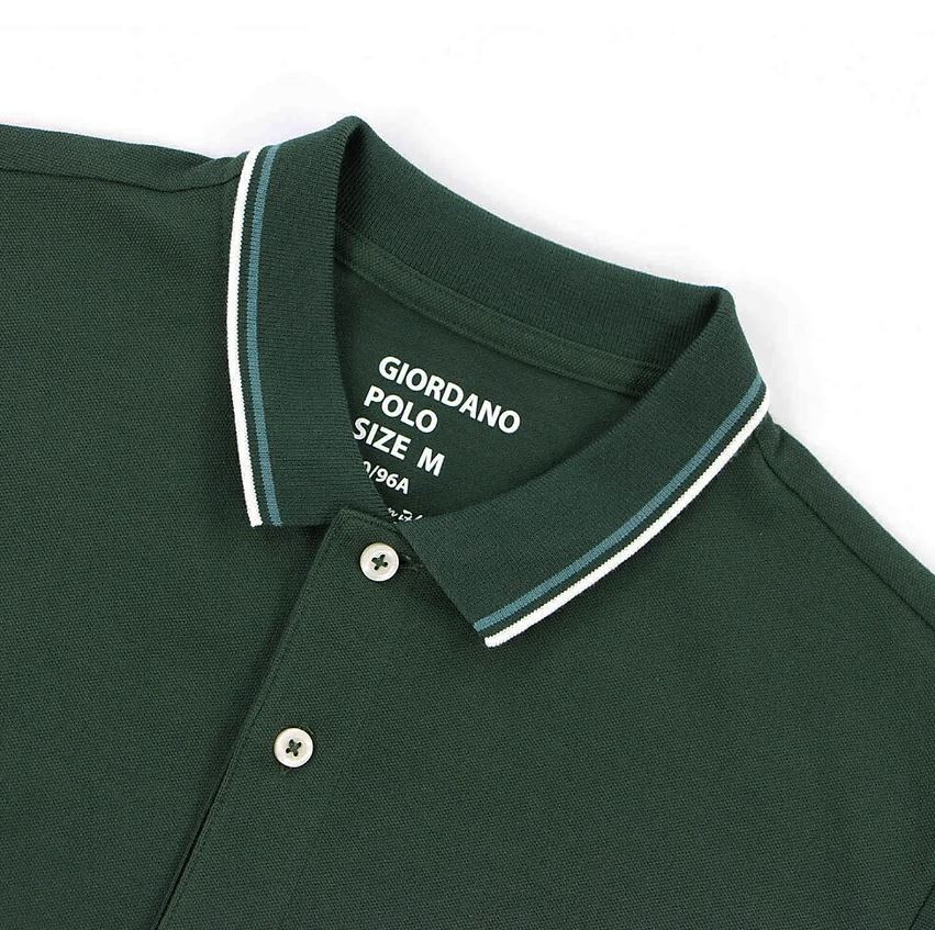 قميص بولو قطني/ليكرا بيكيه بياقة محبوكة وأكمام قصيرة وقصة ضيقة بلون موحد