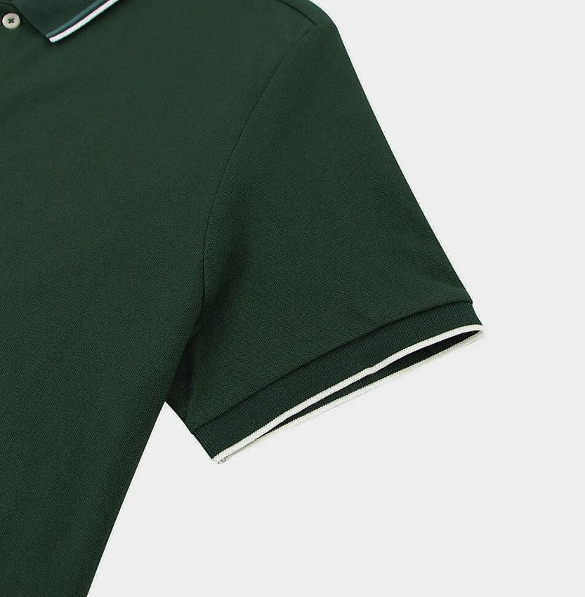 قميص بولو قطني/ليكرا بيكيه بياقة محبوكة وأكمام قصيرة وقصة ضيقة بلون موحد