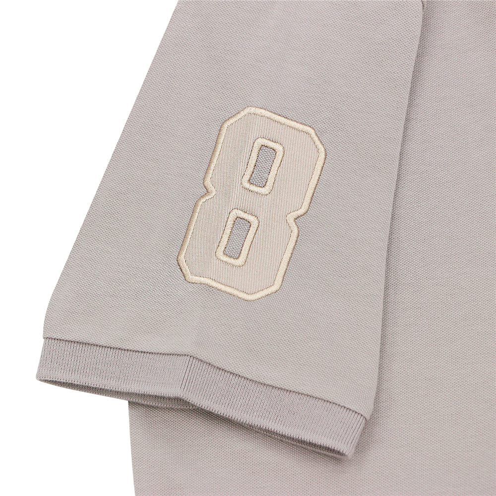 قميص بولو قصير الأكمام بتطريز جريء، مصنوع من القطن/ليكرا بيكيه، بياقة محبوكة