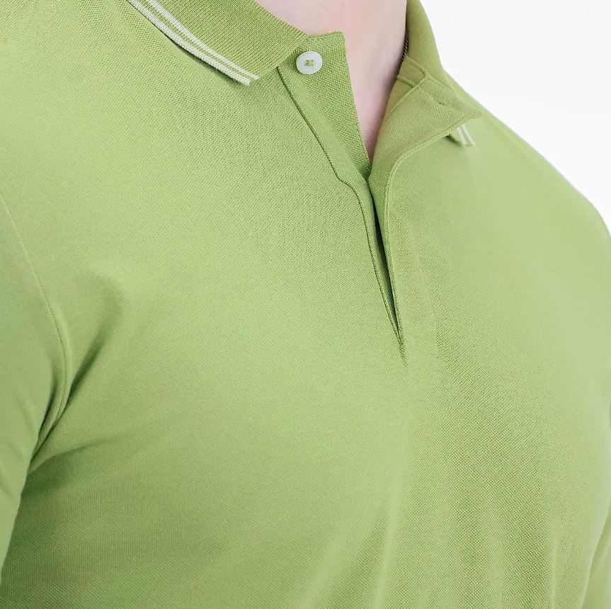 قميص بولو قطني/ليكرا بيكيه بياقة محبوكة وأكمام قصيرة وقصة ضيقة بلون موحد