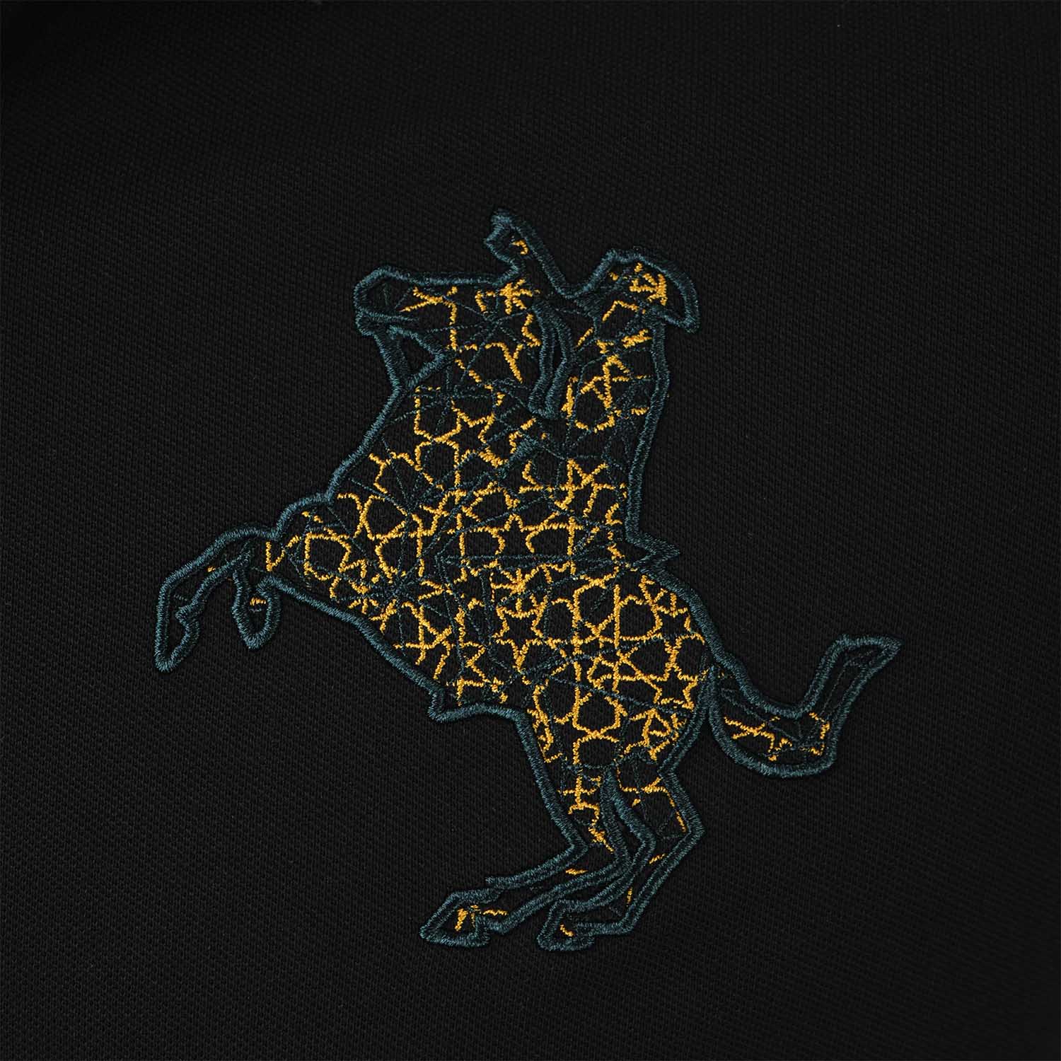 قميص بولو نابليون قصير الأكمام مطرز بتطريز رفيع، مصنوع من قماش البيكيه القطني/الليكرا، بياقة محبوكة مسطحة