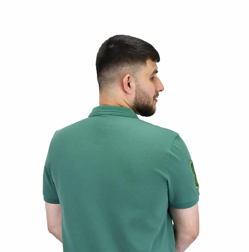 قميص بولو قصير الأكمام بتطريز جريء، مصنوع من القطن/ليكرا بيكيه، بياقة محبوكة