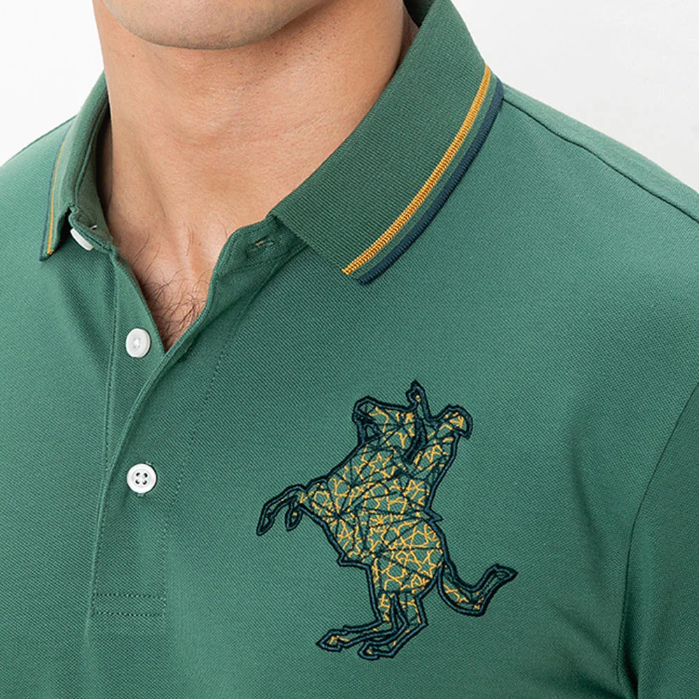 قميص بولو نابليون قصير الأكمام مطرز بتطريز رفيع، مصنوع من قماش البيكيه القطني/الليكرا، بياقة محبوكة مسطحة