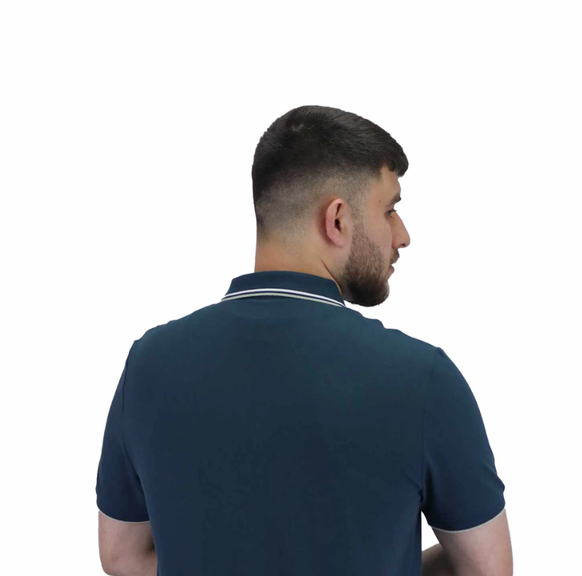 قميص بولو قطني/ليكرا بيكيه بياقة محبوكة وأكمام قصيرة وقصة ضيقة بلون موحد