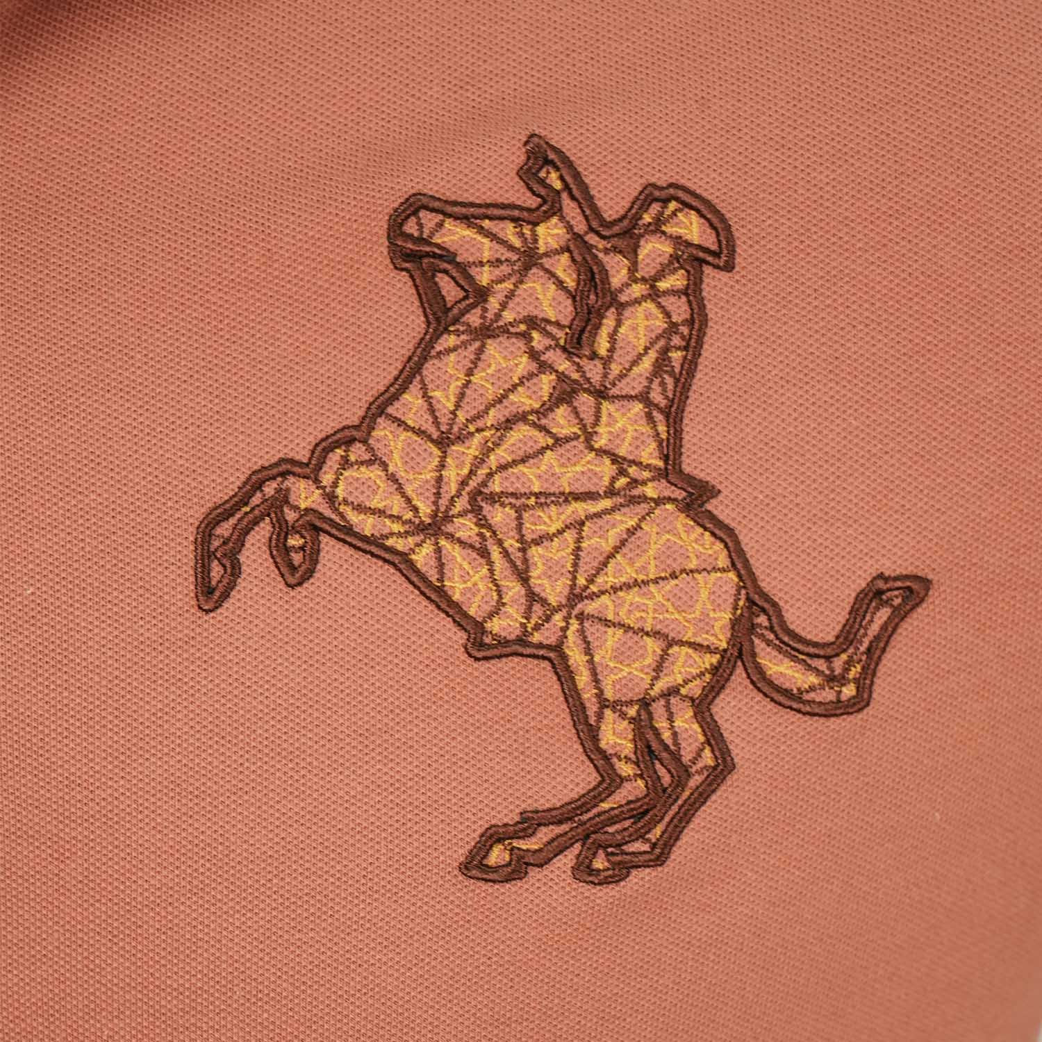 قميص بولو نابليون قصير الأكمام مطرز بتطريز رفيع، مصنوع من قماش البيكيه القطني/الليكرا، بياقة محبوكة مسطحة