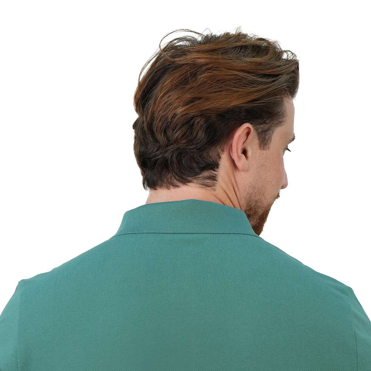 قميص بولو قطني بيكيه بياقة محبوكة مسطحة وأكمام قصيرة وقصة ضيقة مطرزة بلون سادة