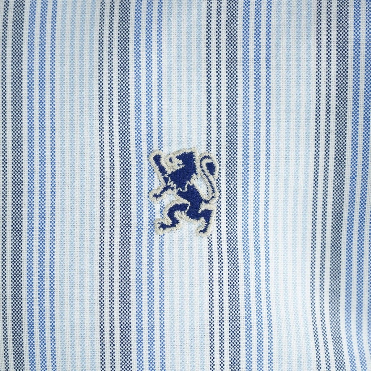 قميص أكسفورد رجالي بنقشة الأسد