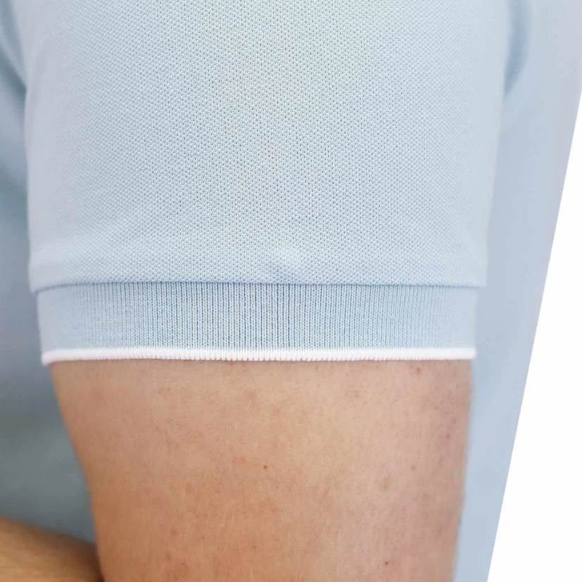 قميص بولو قطني/ليكرا بيكيه بياقة محبوكة وأكمام قصيرة وقصة ضيقة بلون موحد