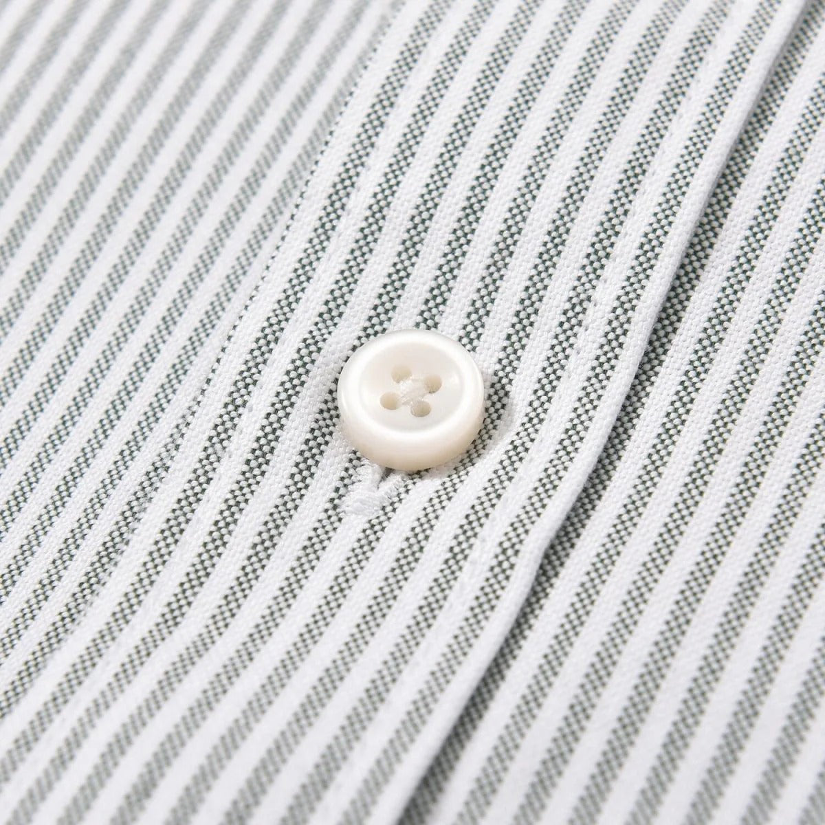 قميص أكسفورد رجالي بنقشة الأسد